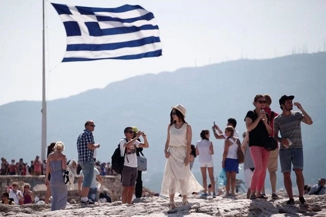 Υμνεί τον ελληνικό τουρισμό ο γερμανικός τύπος – Σπάσαμε κάθε ρεκόρ και συνεχίζουμε